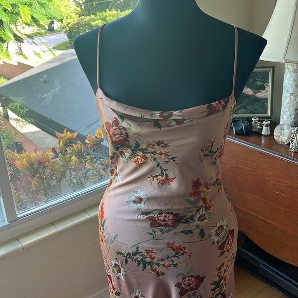 ASTR floral fitted dress, Satin look, spaghetti strap open back, medium - Picture 4 of 12
